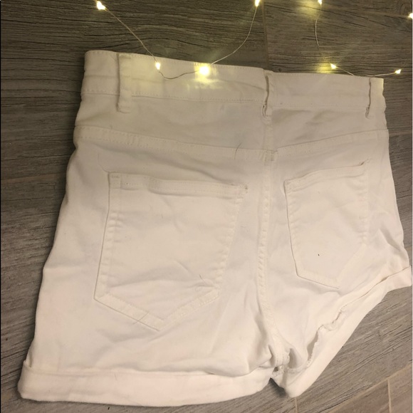 H&M White shorts - Picture 2 of 3